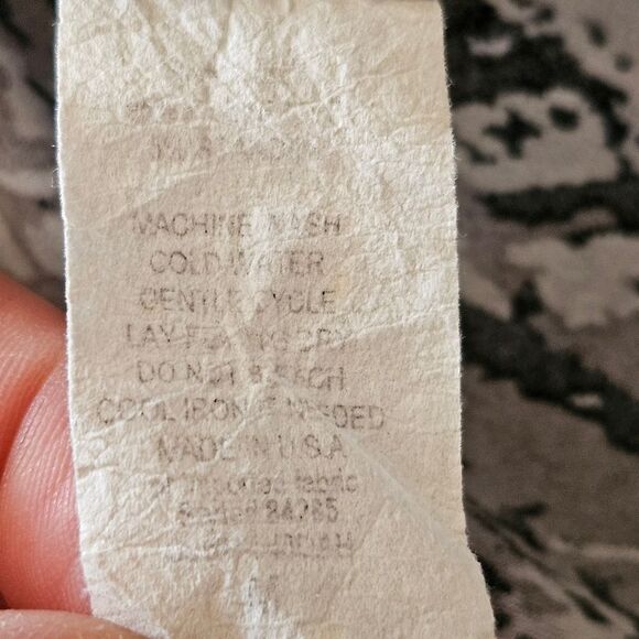 Susan Lawrence Women's Medium Black White Ruffled Blouse – Keyhole Neck - Picture 5 of 7